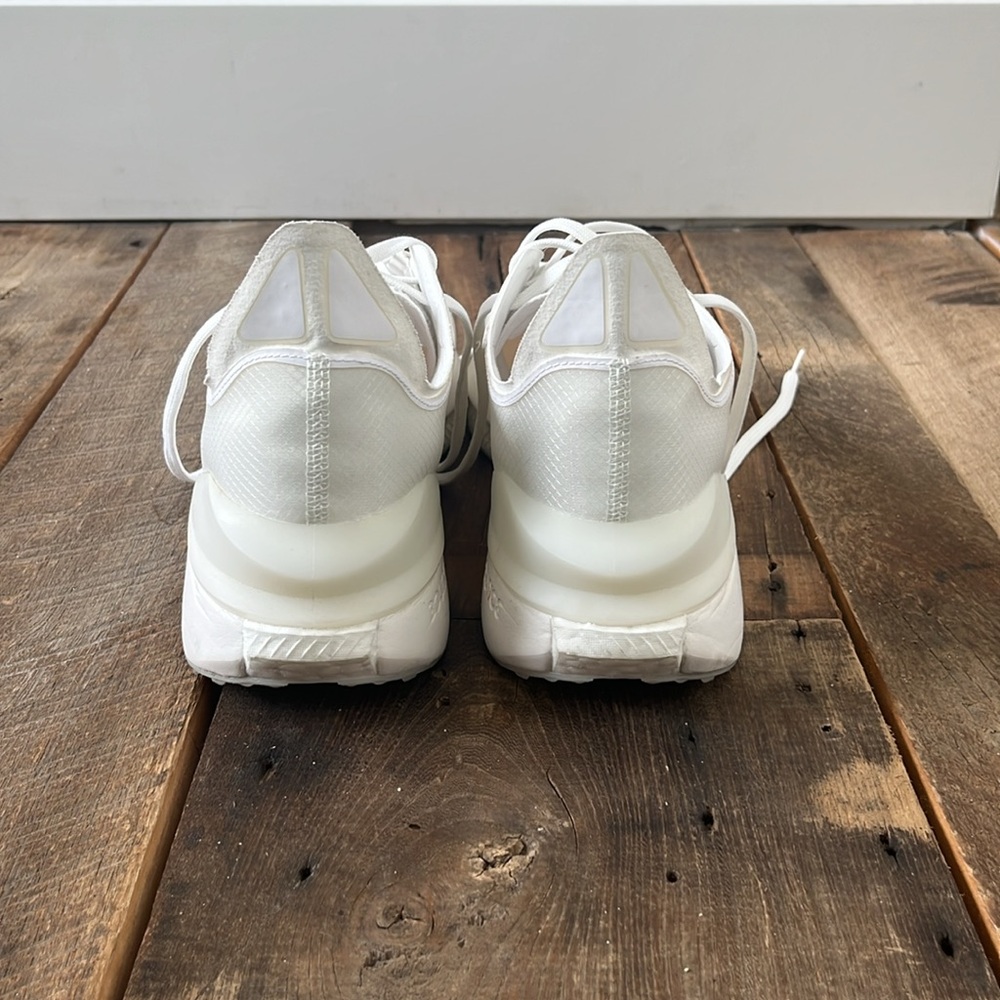 Adidas Avryn Running Shoes. sz 10.5 - Picture 3 of 7